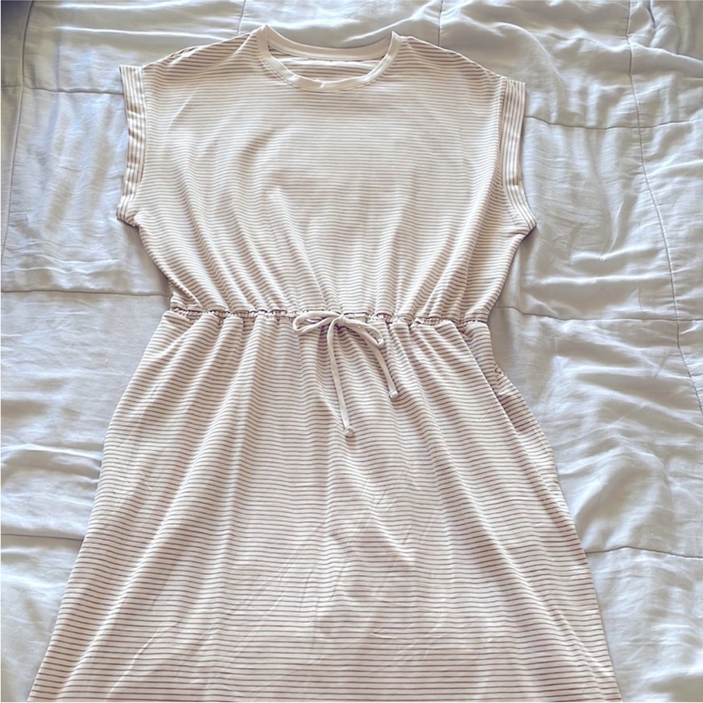 Tshirt dress with tie waist